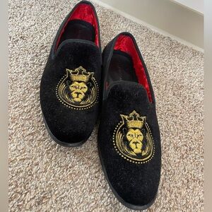 ELANROMAN Men's Lion Crest Velvet Loafers BLACK